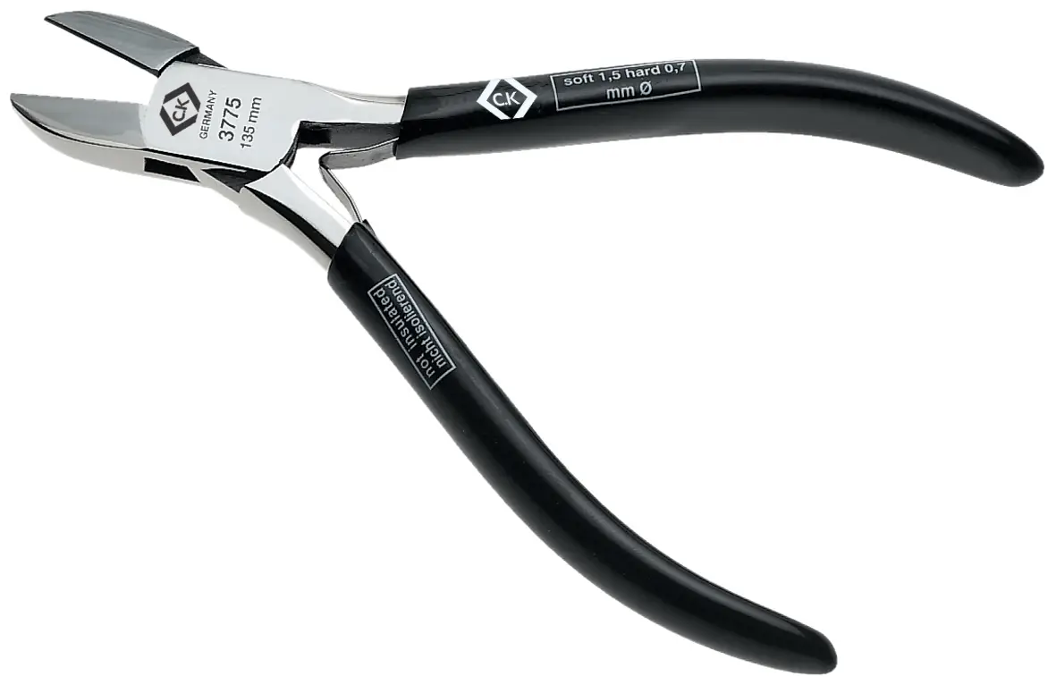 C.K T3775EF pro elektroniku a jemnou mechaniku boční štípací kleště bez fazety 135 mm C.K T3775EF pro elektroniku a jemnou mechaniku boční štípací kleště bez fazety 135 mm