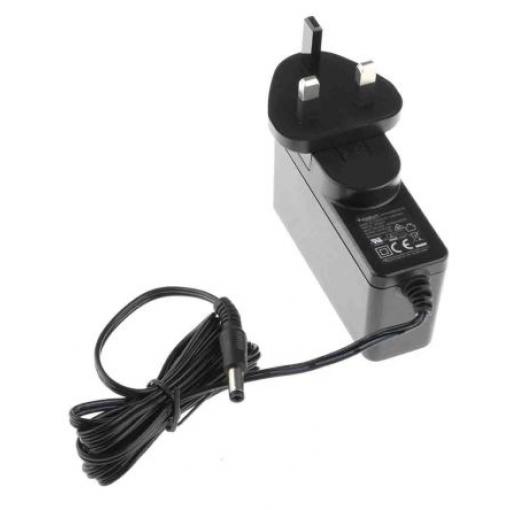 RS PRO Adaptér AC/DC 24 W, výstup: 12V dc, počet výstupů: 1 2.1 x 5.5 x 11 mm Kladný pól na středu Celý svět 2 A Adaptér