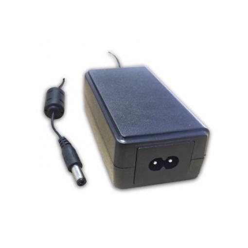 RS PRO Adaptér AC/DC 30 W, výstup: 15V dc, počet výstupů: 1 Konektor 2,1 x 5,5 mm 2pin (IEC) 2 A Adaptér napájení