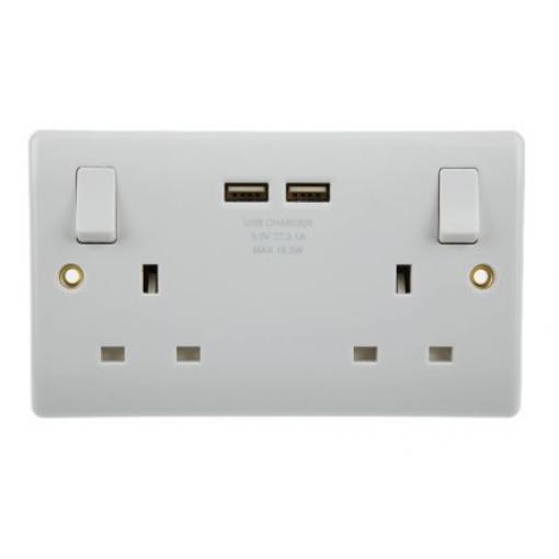 Napájecí zásuvka Bílá 2cestná spínaná 13A BG Electrical 240 V