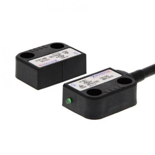 Omron F3S Kódování pomocí Hallova jevu Bezkontaktní bezpečnostní spínač 24 V dc Plastové 1 NO, 2 NC 2m kabel