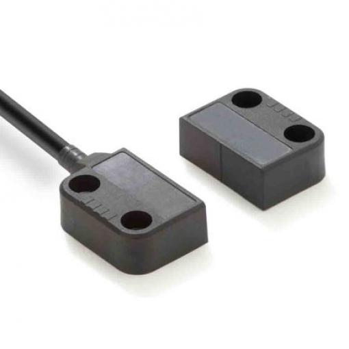 Omron F3S-TGR-N_R Magnetické Bezkontaktní bezpečnostní spínač Plastové 2 NC Kabel 5 m.