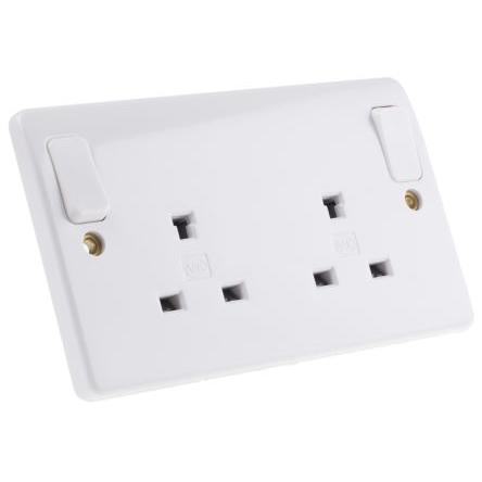 Zásuvka Bílá 2cestná Spínací proud 13A Typ G – britská Vnitřní BS 1363 Pt 2 MK Electric 230V
