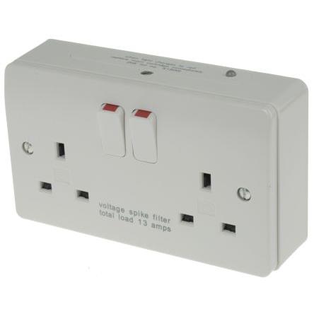 Zásuvka Bílá 2cestná Lisovaný Spínací proud 13A Typ G – britská Vnitřní BS 7671 MK Electric 230V