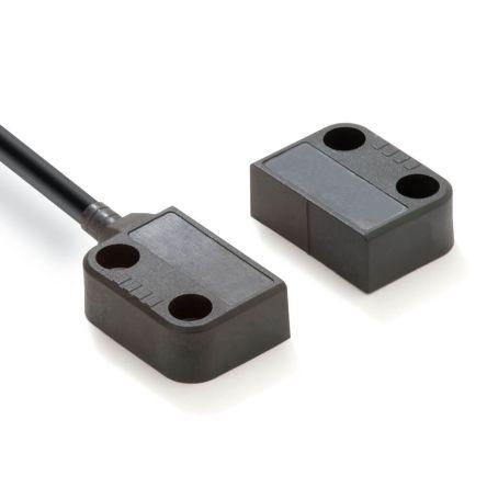 Omron F3S-TGR Kódování pomocí Hallova jevu Bezkontaktní bezpečnostní spínač 24V Polyester 1 NO, 2 NC Kabel