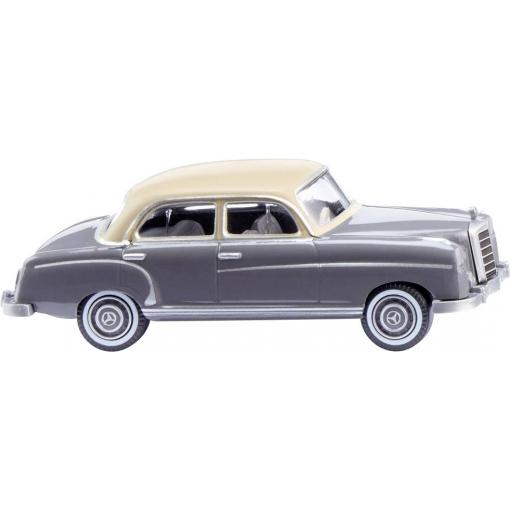 Wiking 014002 H0 model osobního automobilu Mercedes Benz 220, barva: šedá/béžová