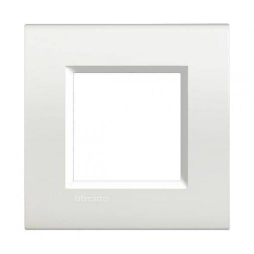 Legrand rám Living&Light bílá LNA4802BI 1 ks