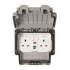 Zásuvka RCD 30mA Pasivní Venkovní použití MK Electric 2 240V Polykarbonát Nástěnná Spínací proud IP66 Šedá Šedá